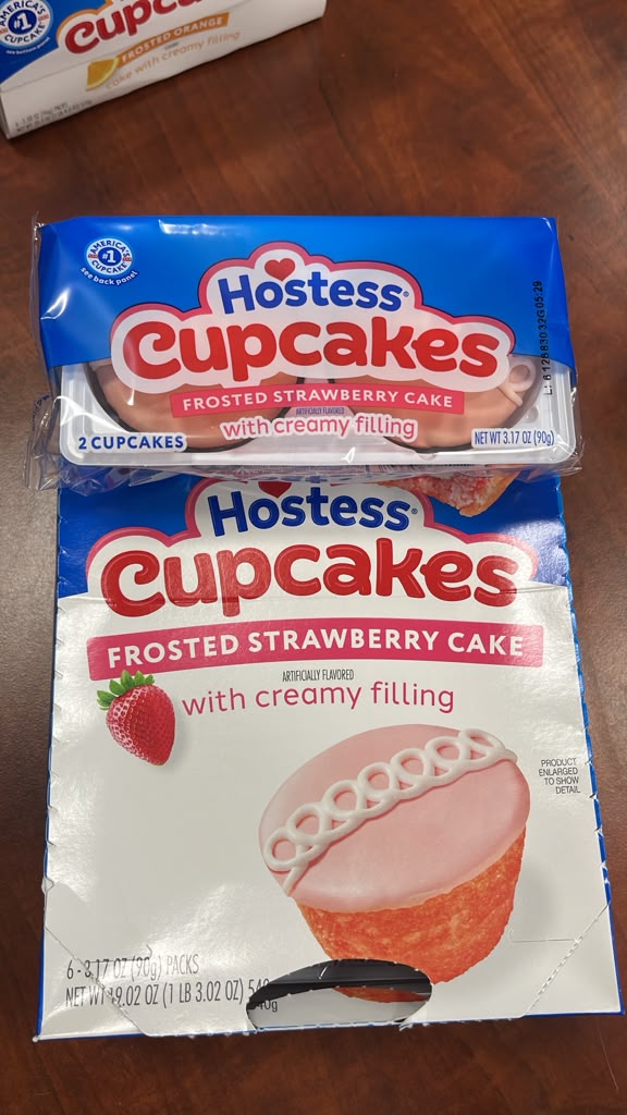 Hostess Strawberry CupCakes 19.02 oz 6-Pack Box Frosted Sweet Snack